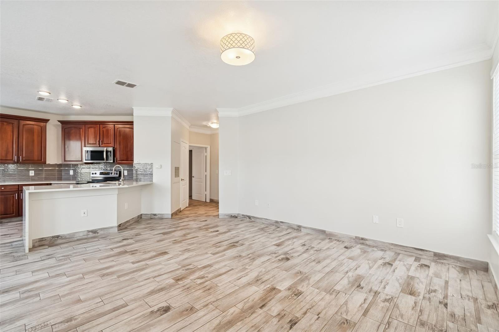 Image 5 of 65 For 17932 Villa Creek Drive