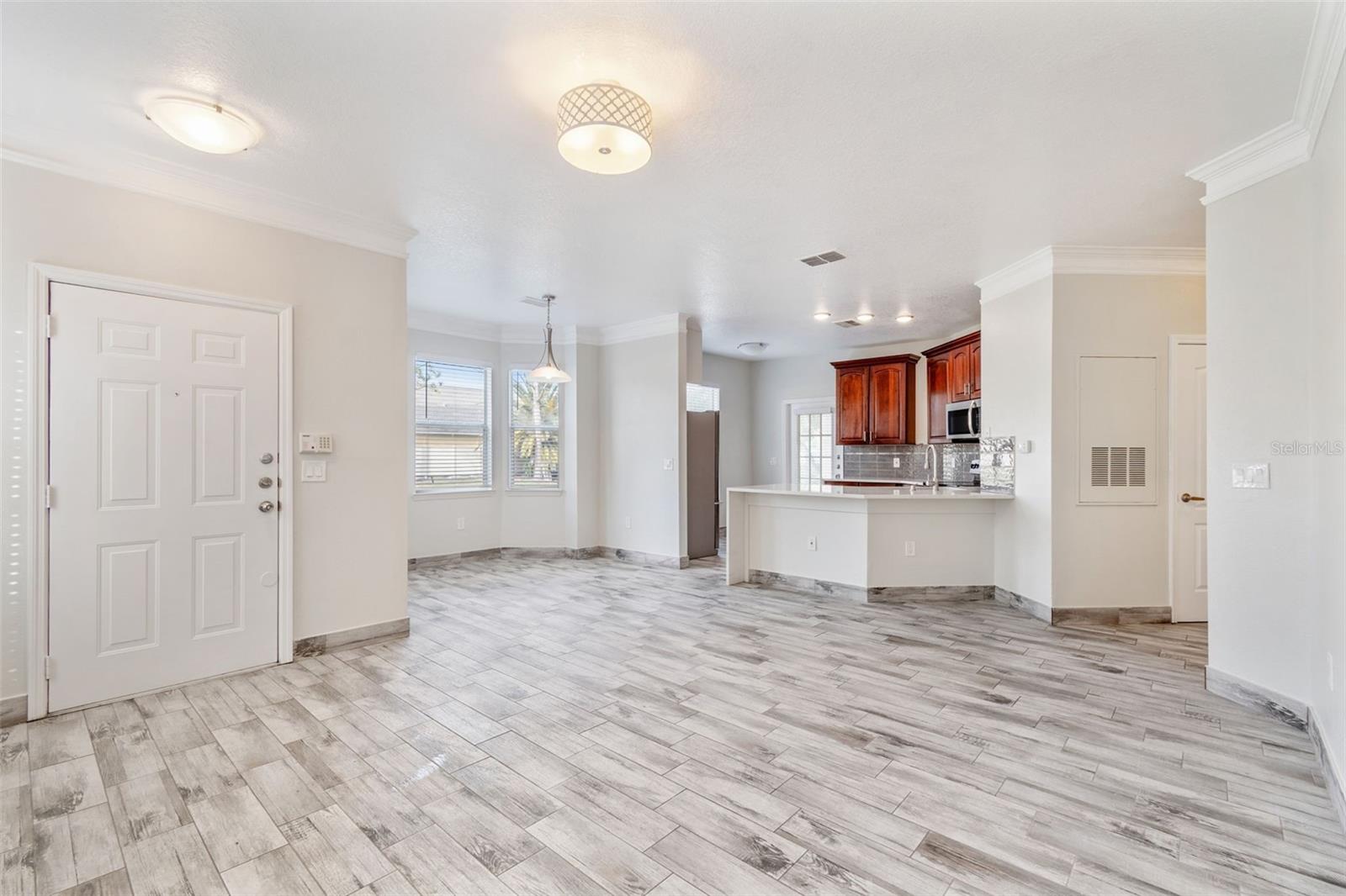 Image 6 of 65 For 17932 Villa Creek Drive