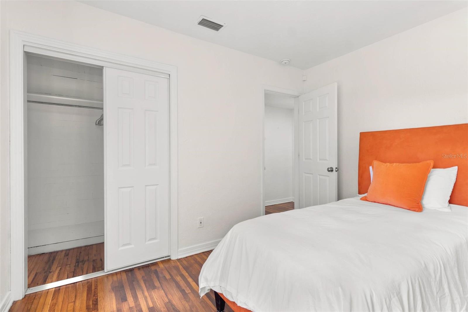 Image 11 of 39 For 747 39th Avenue Ne