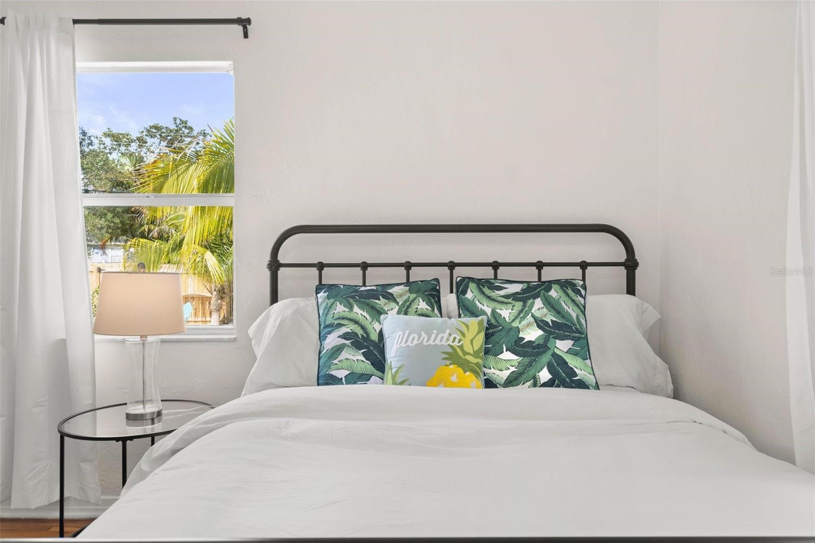 Image 15 of 39 For 747 39th Avenue Ne