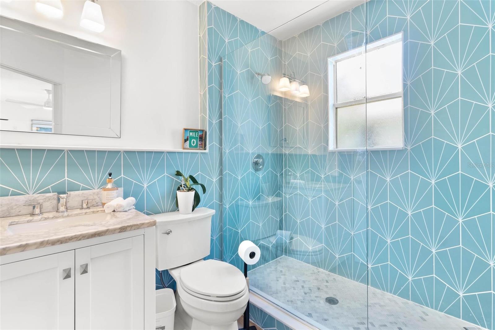 Image 18 of 39 For 747 39th Avenue Ne