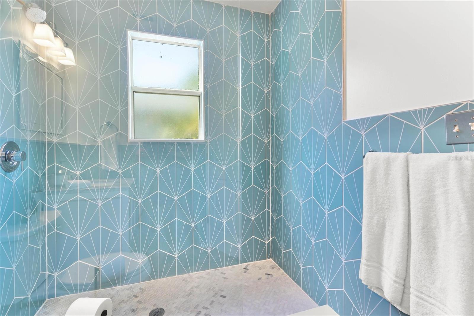 Image 20 of 39 For 747 39th Avenue Ne