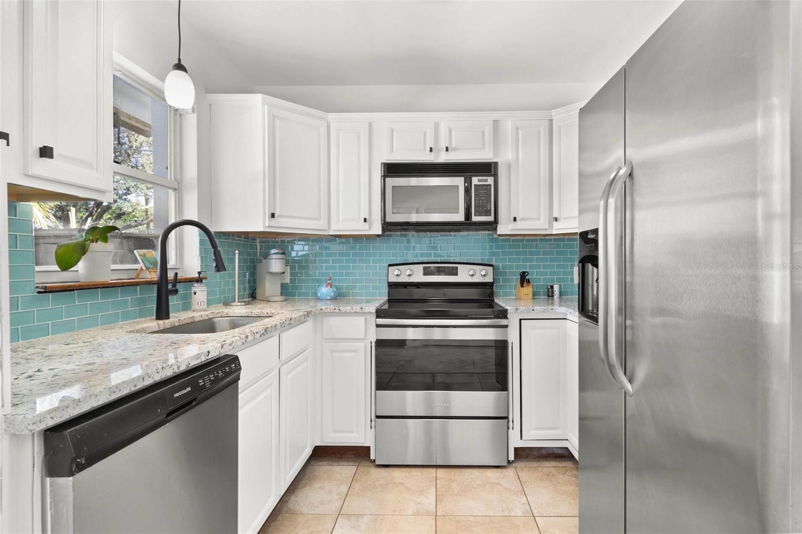 Image 22 of 39 For 747 39th Avenue Ne