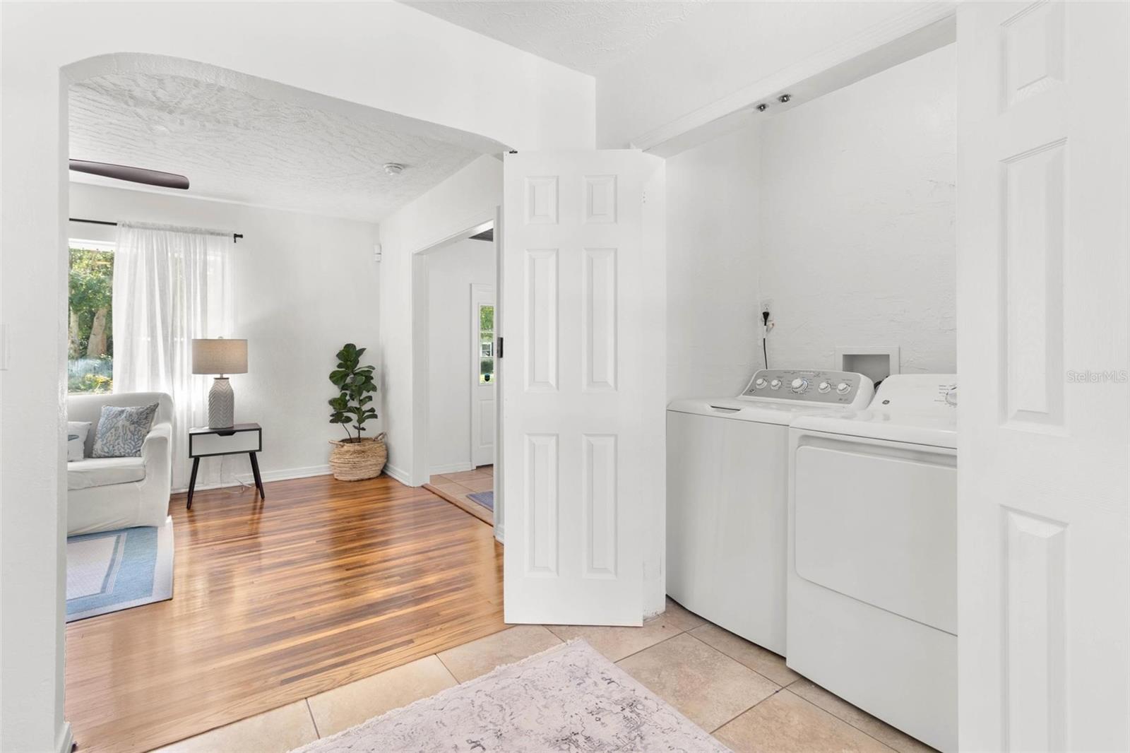 Image 23 of 39 For 747 39th Avenue Ne