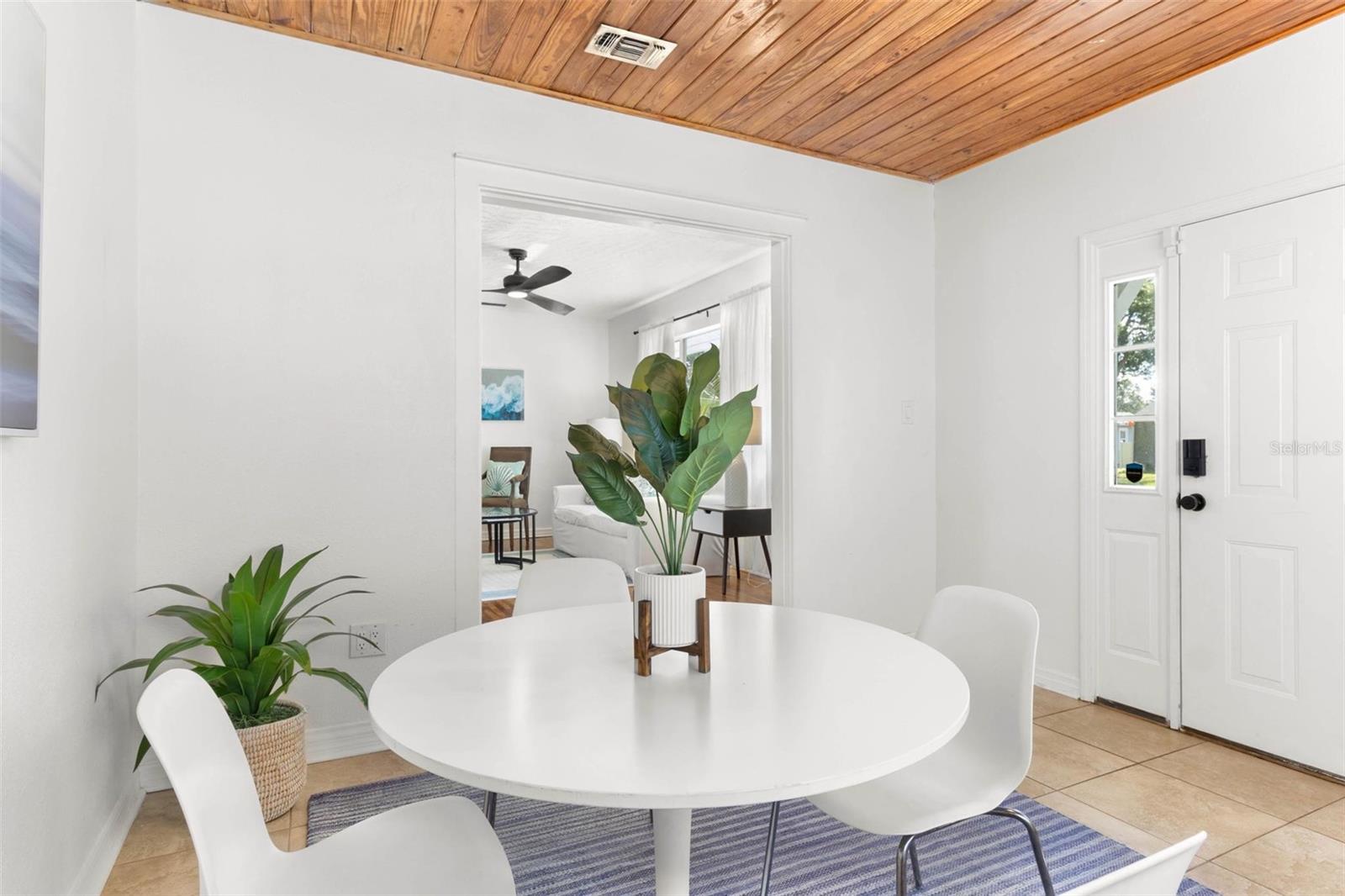 Image 5 of 39 For 747 39th Avenue Ne