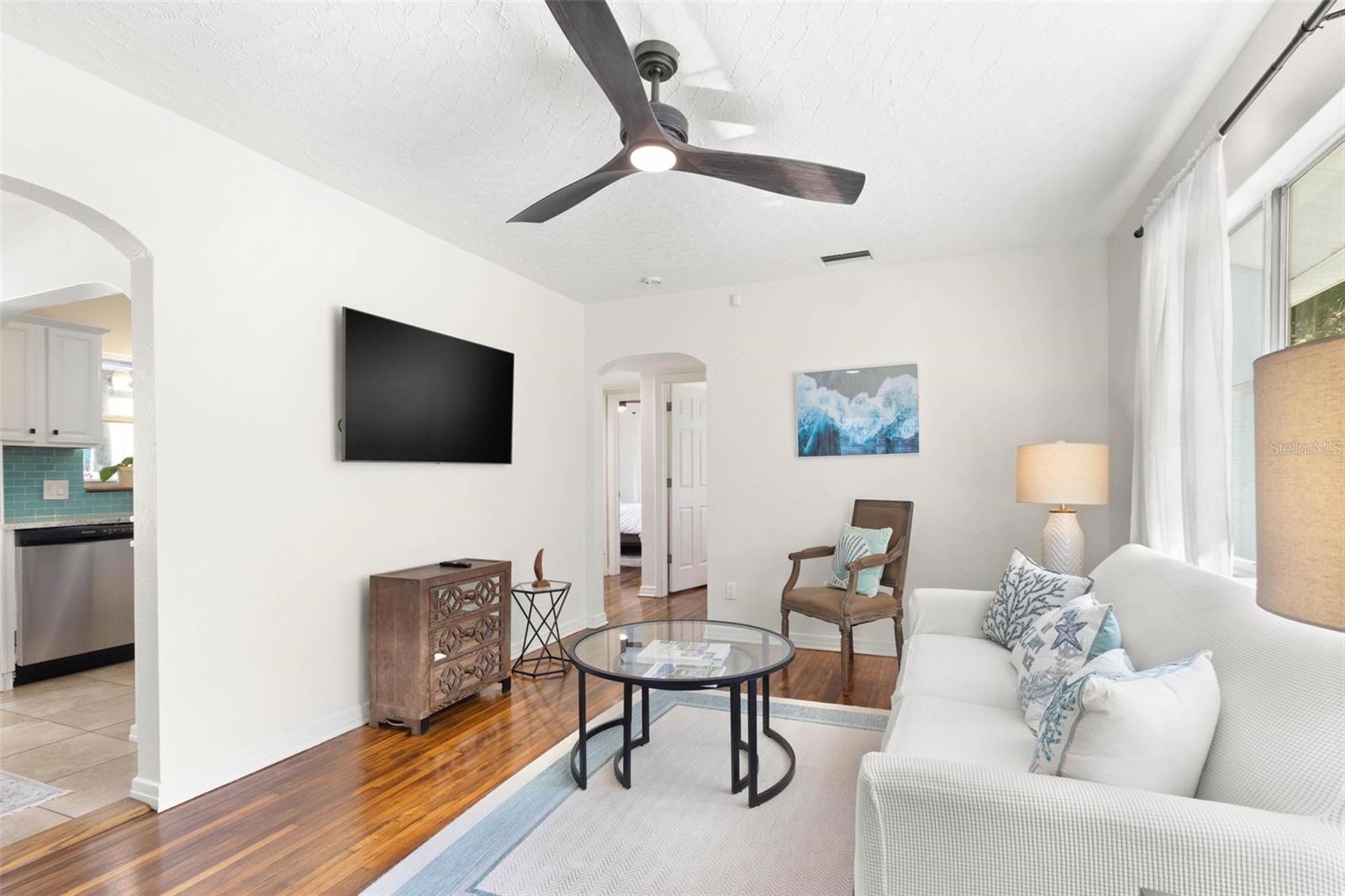 Image 6 of 39 For 747 39th Avenue Ne