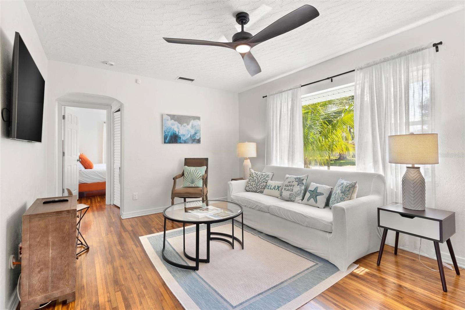 Image 7 of 39 For 747 39th Avenue Ne