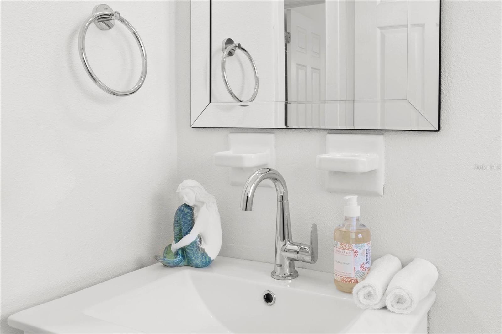 Image 9 of 39 For 747 39th Avenue Ne