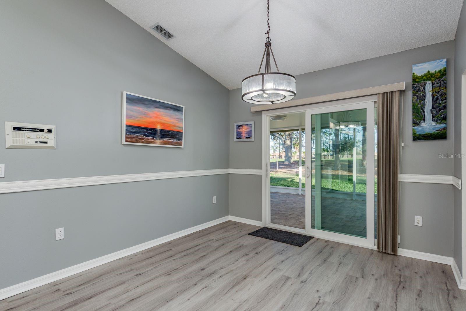 Image 11 of 62 For 9742 Oakwood Hills Court