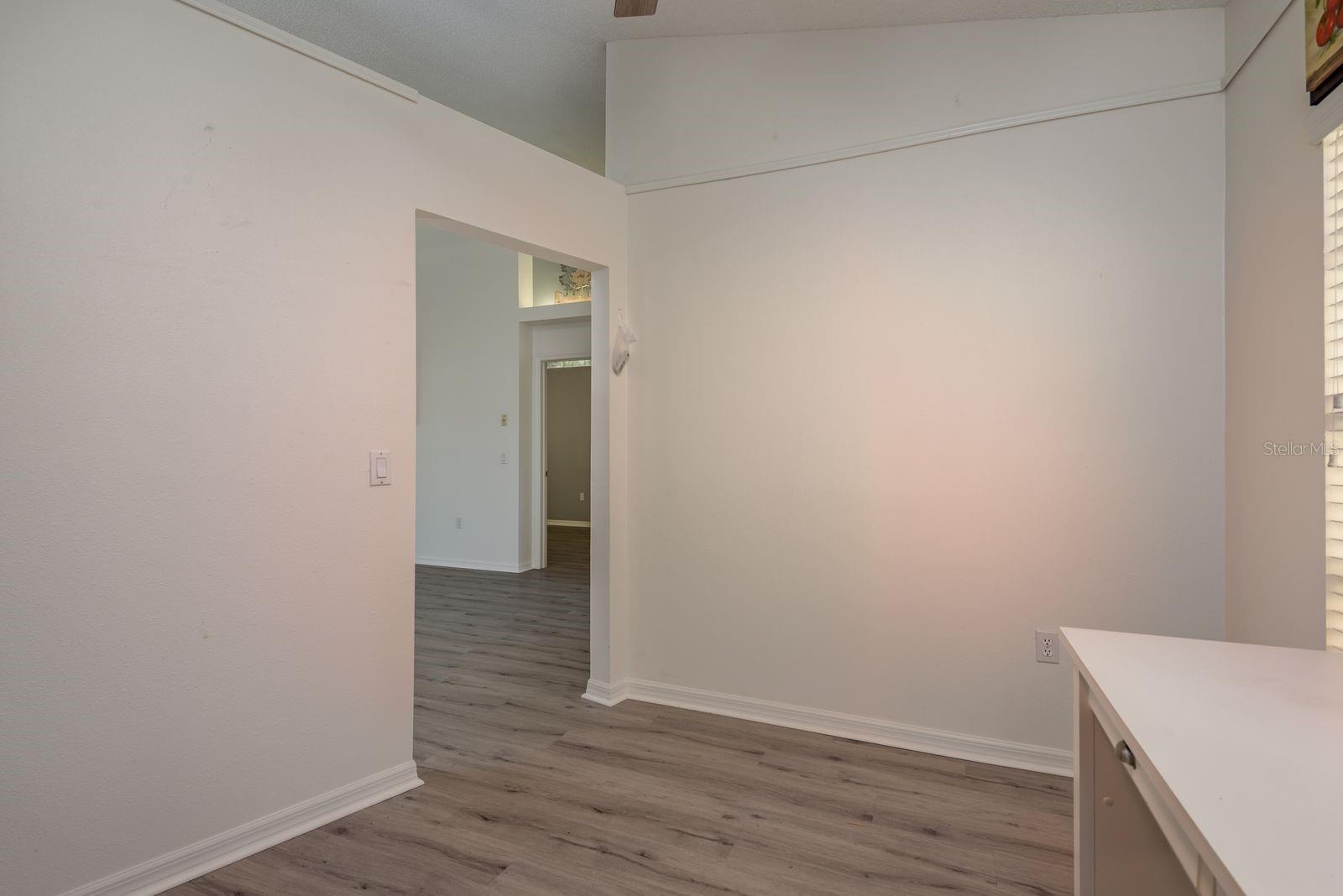 Image 15 of 62 For 9742 Oakwood Hills Court