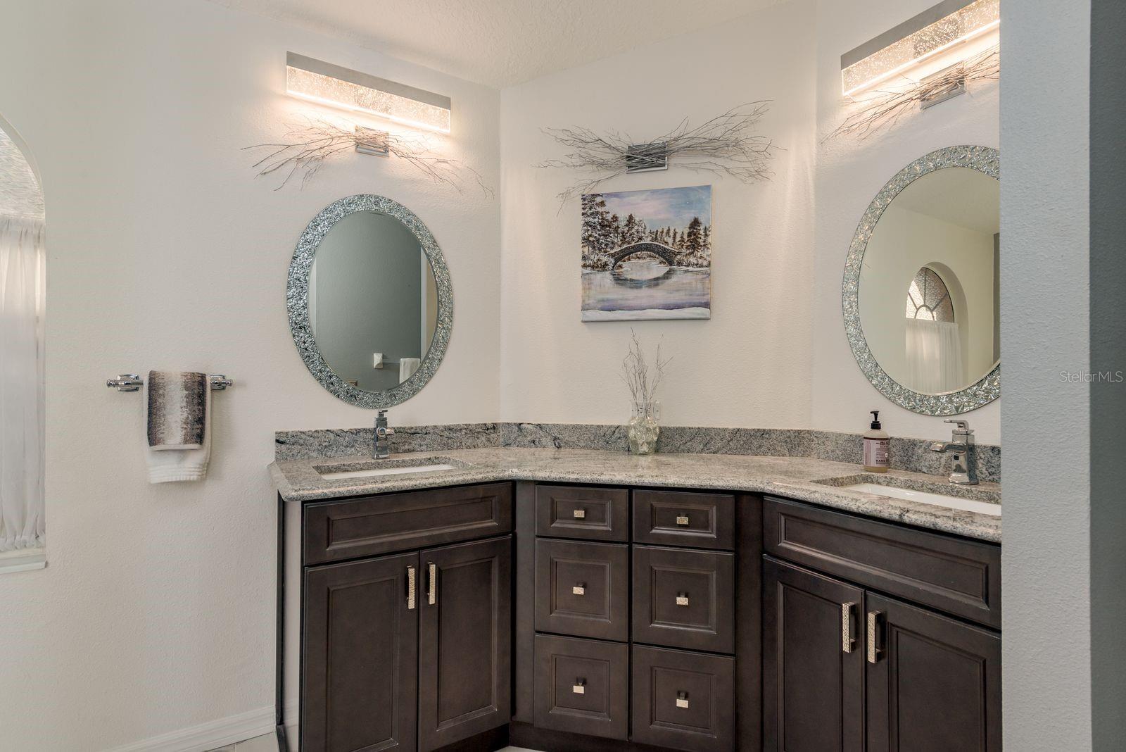 Image 19 of 62 For 9742 Oakwood Hills Court