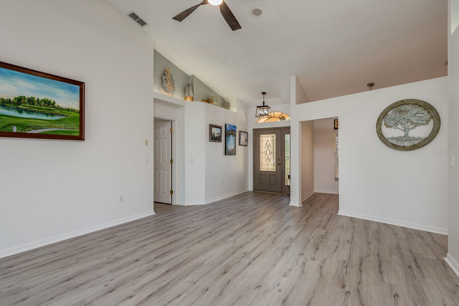 Image 7 of 62 For 9742 Oakwood Hills Court