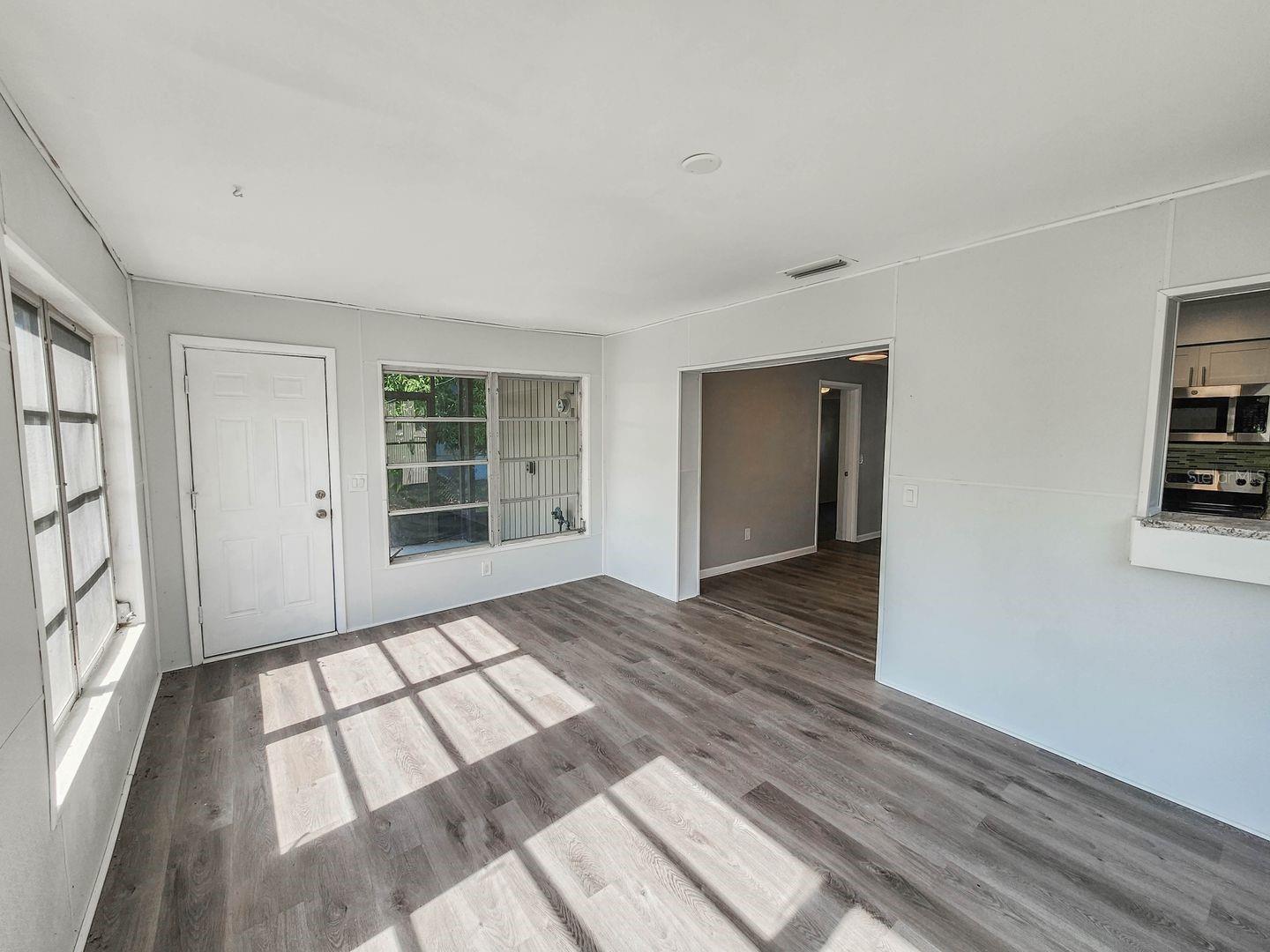 Image 13 of 28 For 995 Barclay Drive