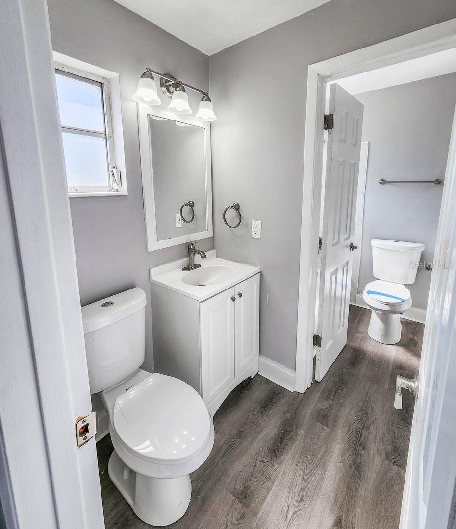 Image 20 of 28 For 995 Barclay Drive