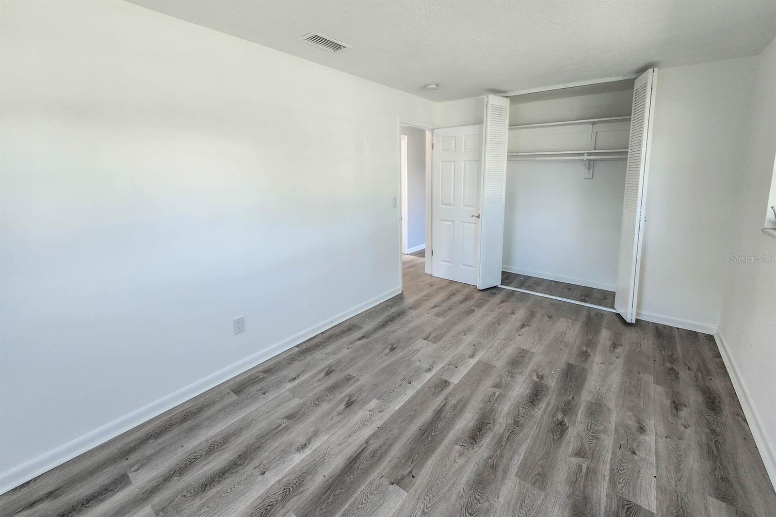 Image 24 of 28 For 995 Barclay Drive