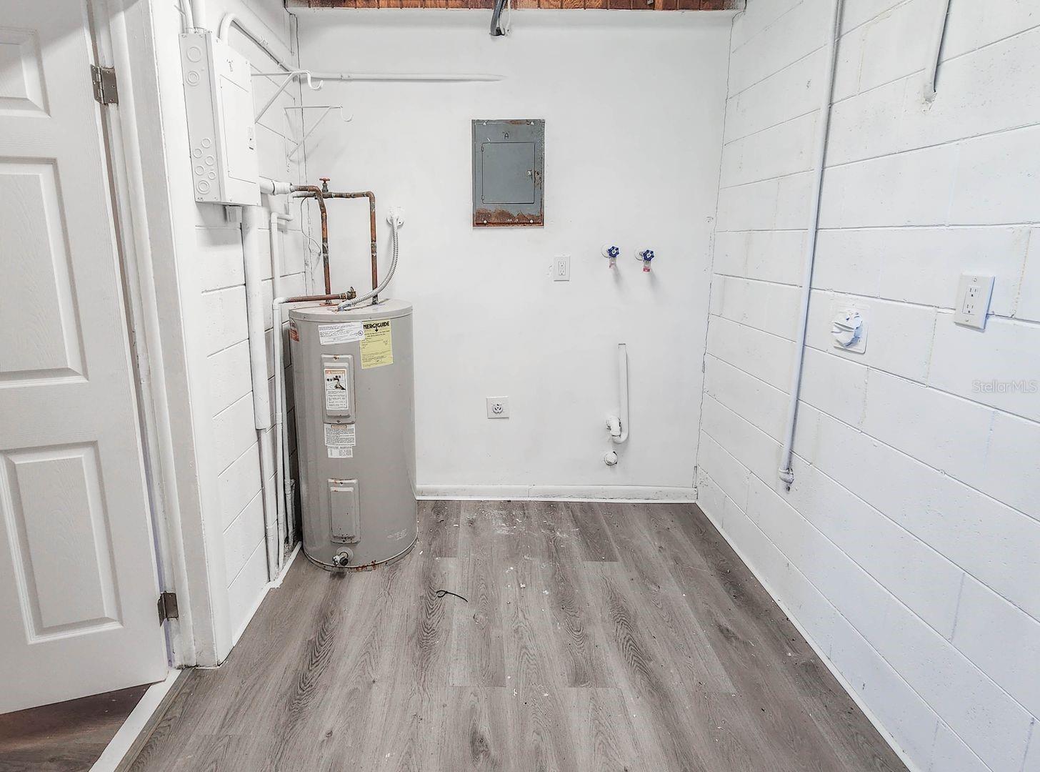 Image 26 of 28 For 995 Barclay Drive