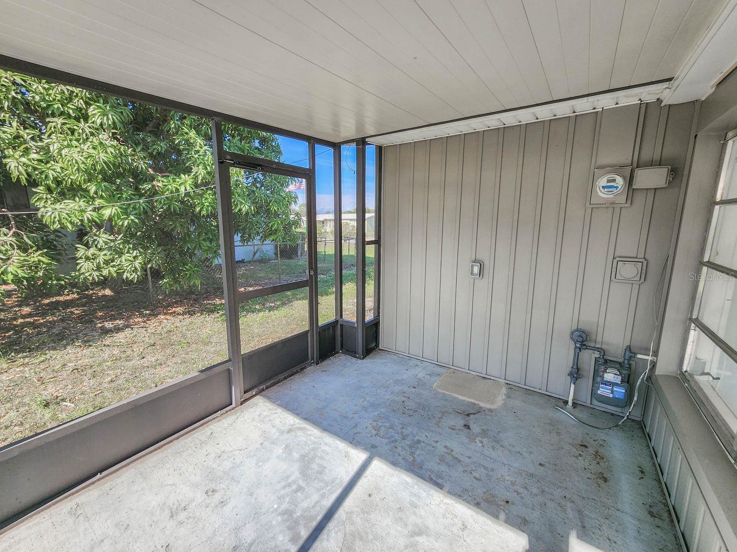 Image 27 of 28 For 995 Barclay Drive