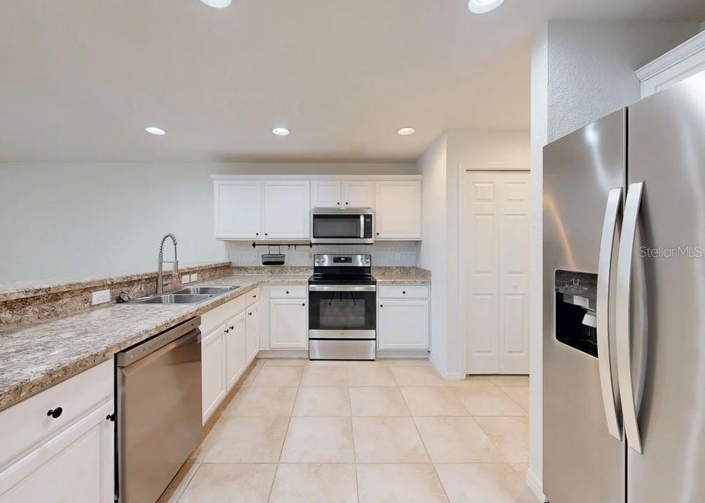 Image 13 of 40 For 7211 Merlot Sienna Avenue