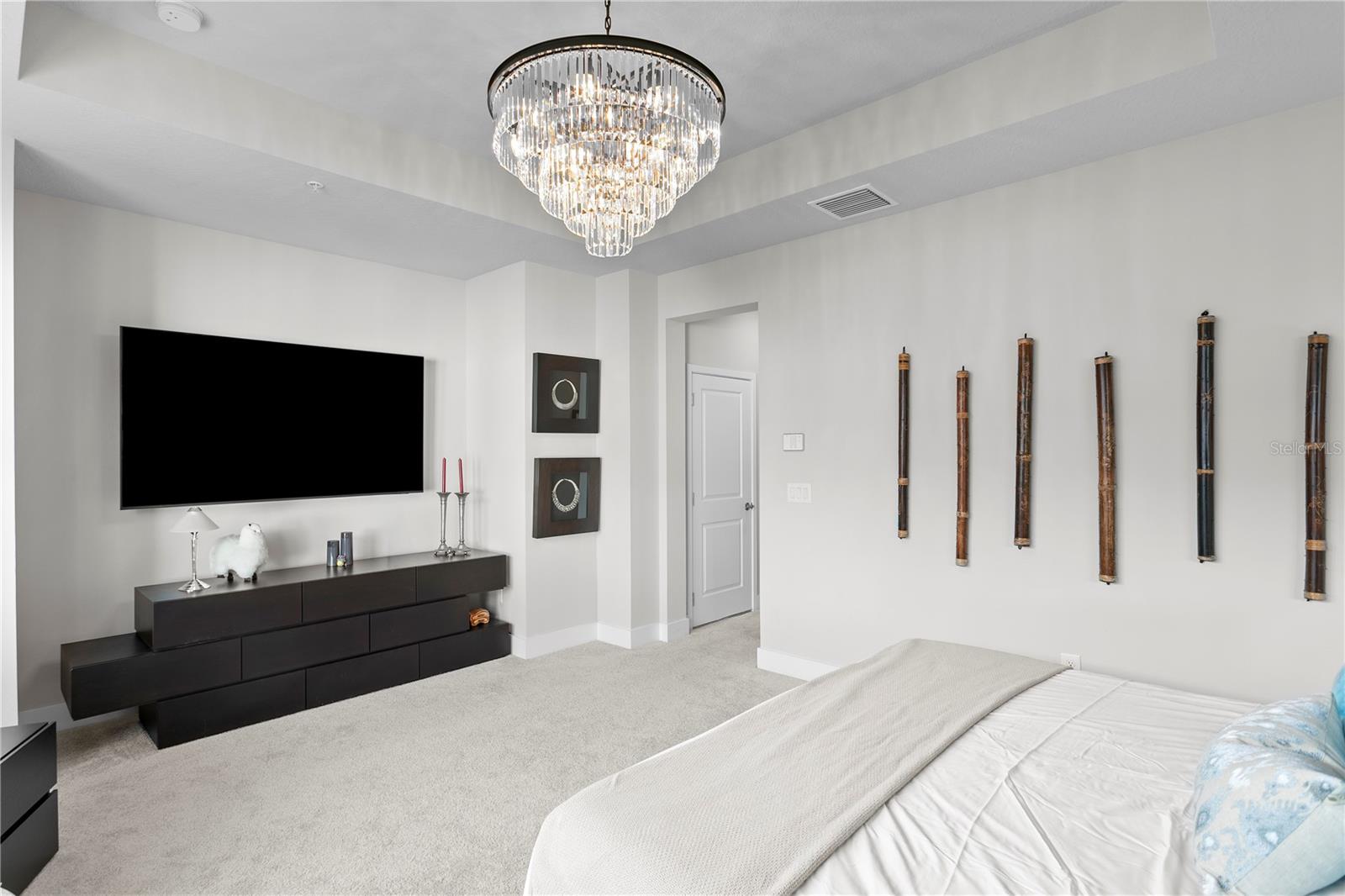 Listing photo id 11 for 2511 Grady Avenue 17