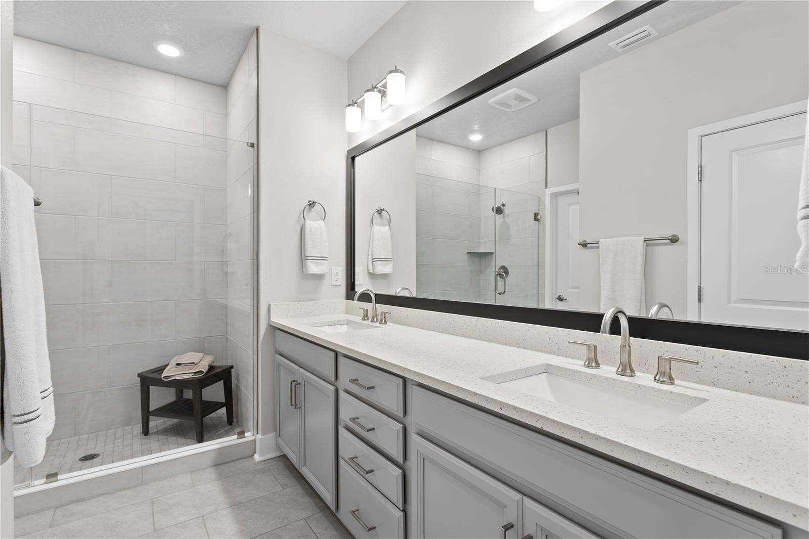 Listing photo id 12 for 2511 Grady Avenue 17