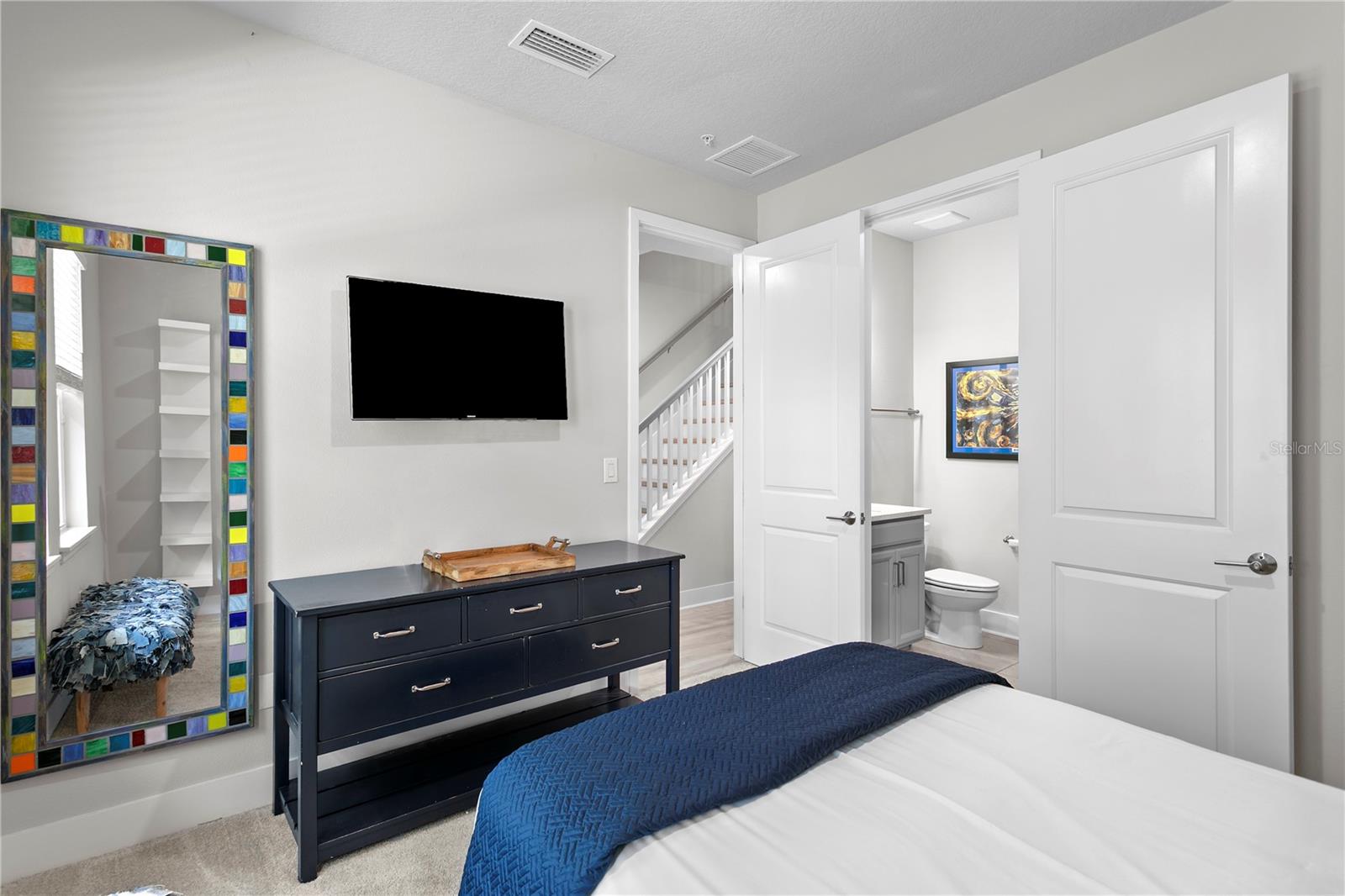 Listing photo id 15 for 2511 Grady Avenue 17