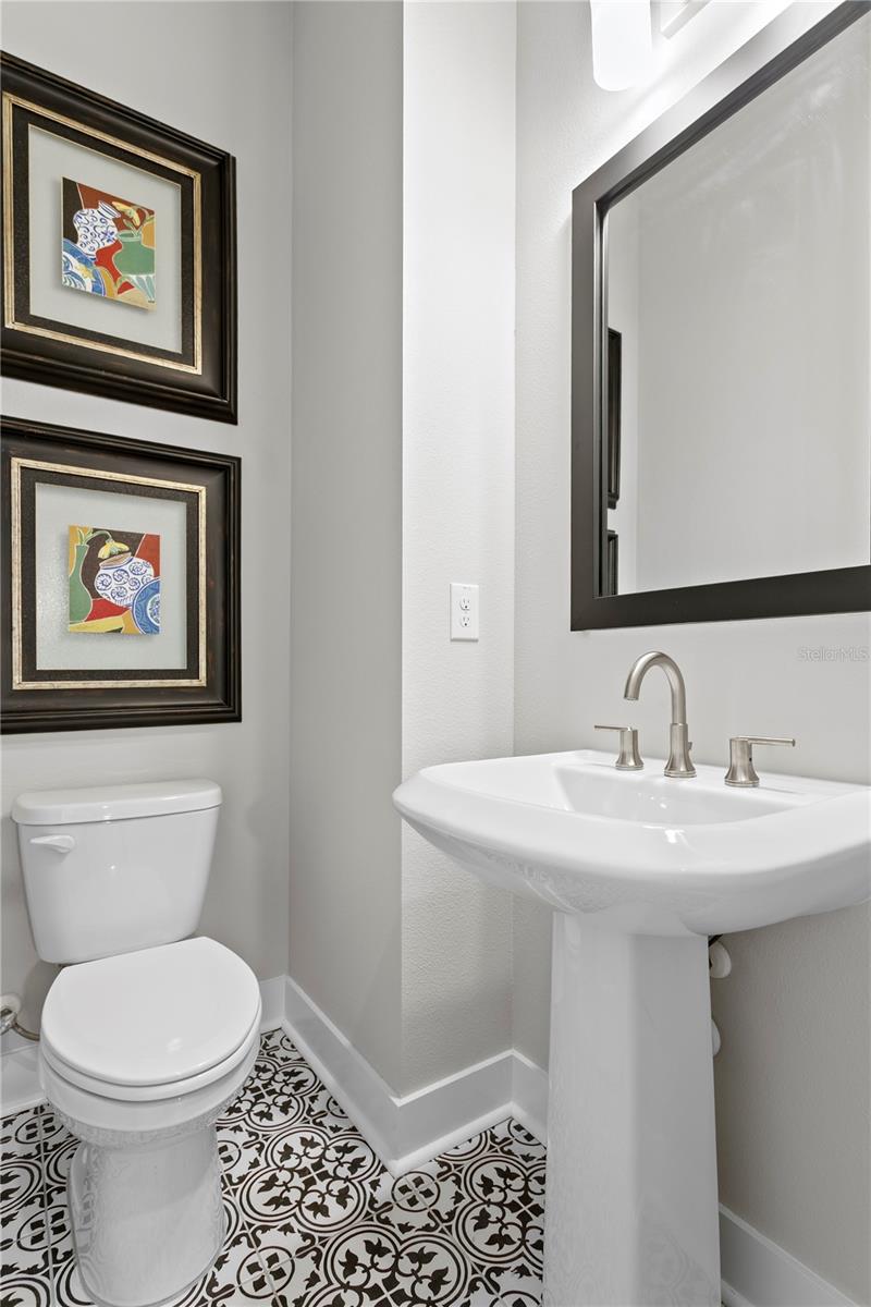 Listing photo id 7 for 2511 Grady Avenue 17