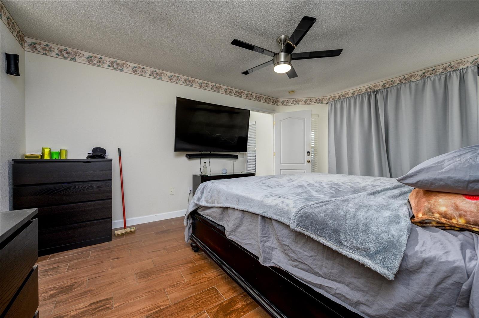 Image 18 of 36 For 10149 Briar Circle