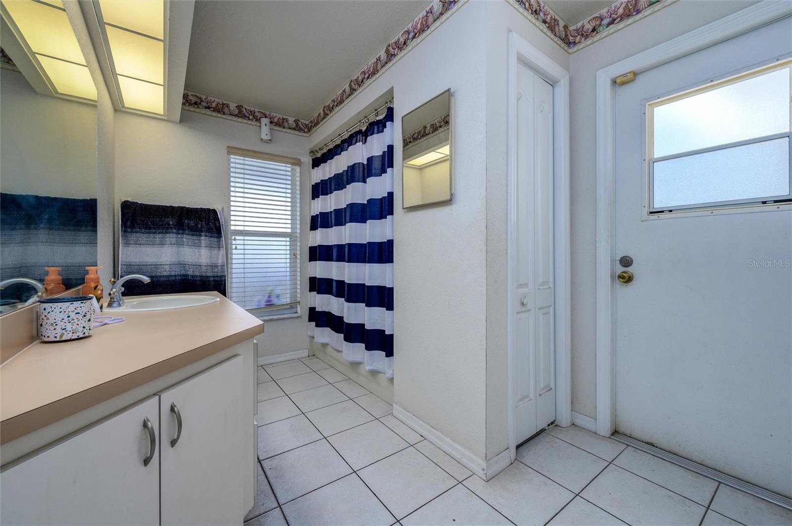 Image 19 of 36 For 10149 Briar Circle