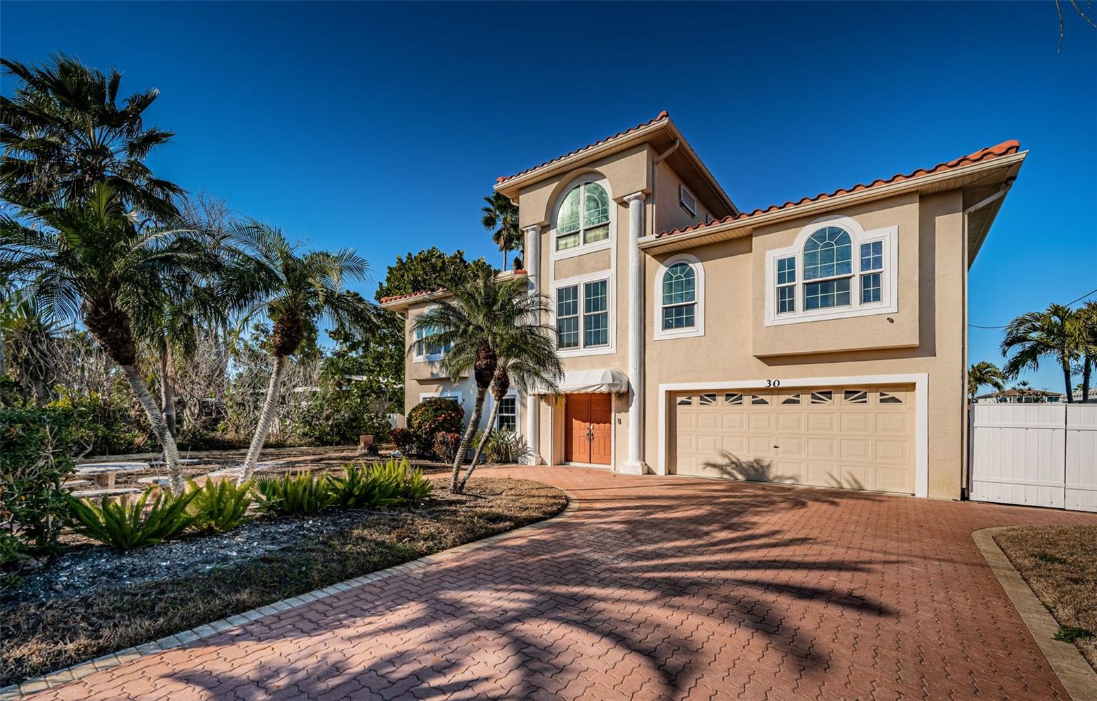 Image 11 of 71 For 30 Dolphin Drive