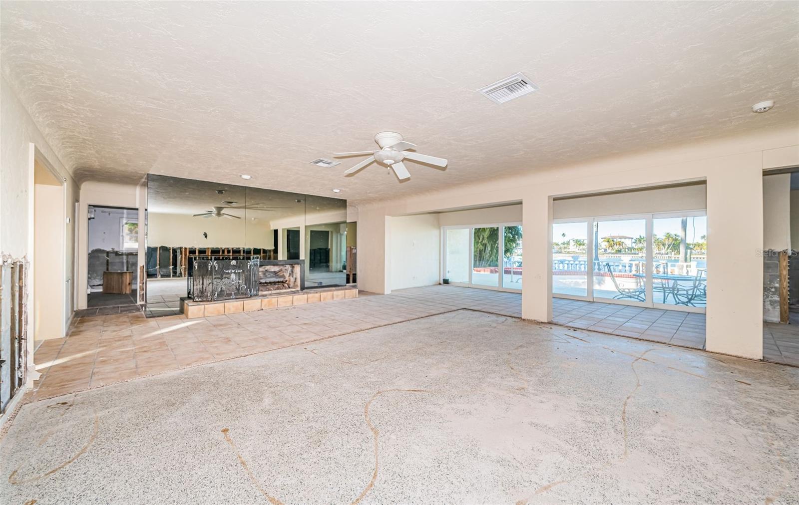 Image 16 of 71 For 30 Dolphin Drive