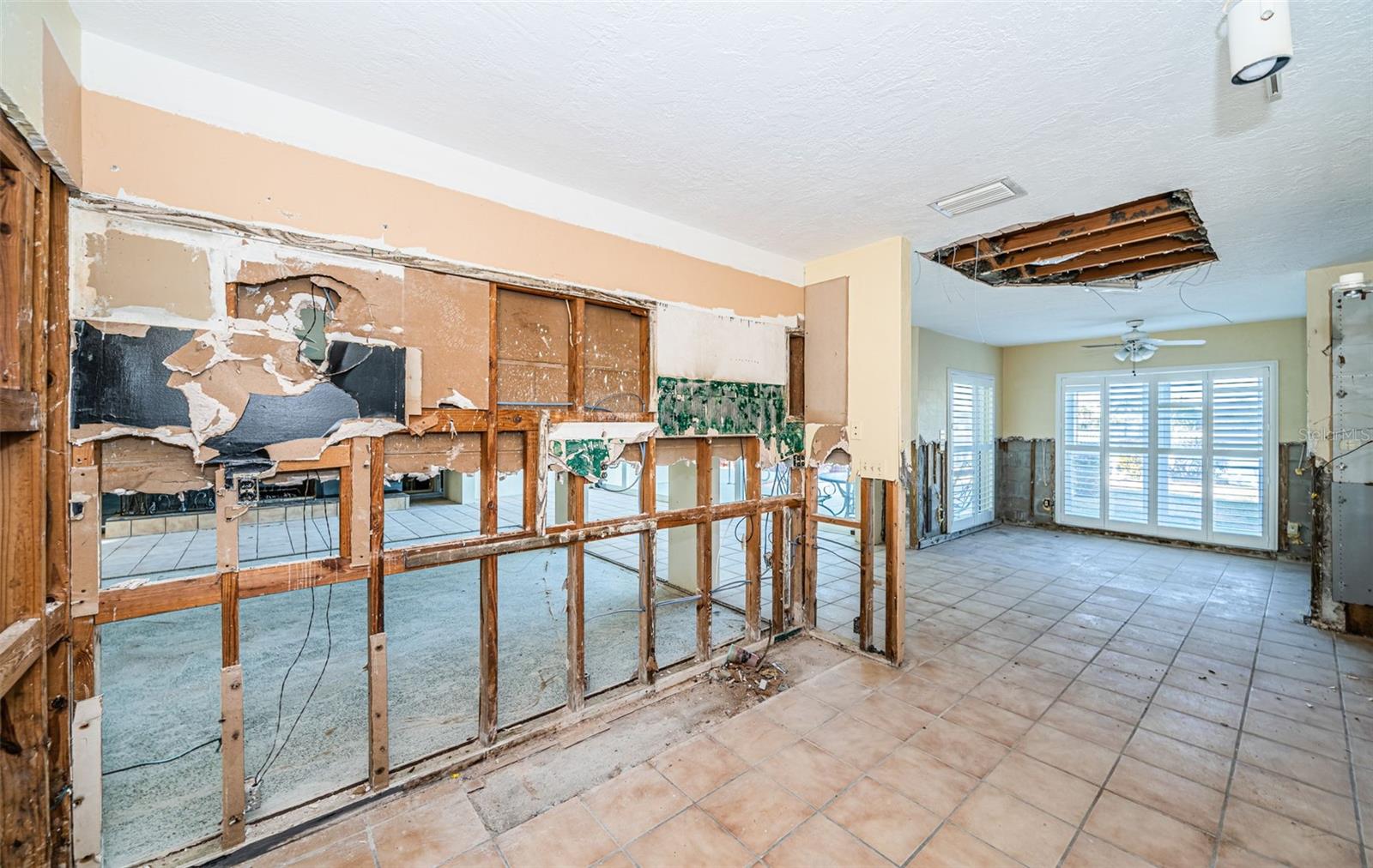 Image 20 of 71 For 30 Dolphin Drive