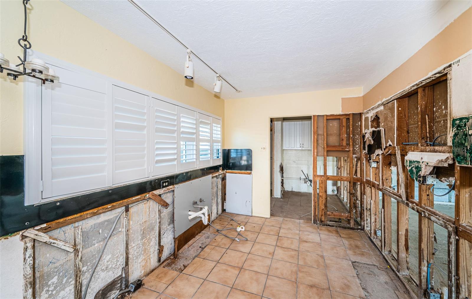 Image 21 of 71 For 30 Dolphin Drive