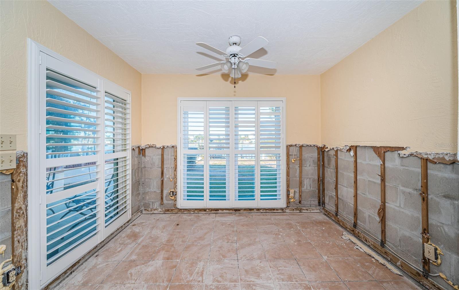 Image 23 of 71 For 30 Dolphin Drive