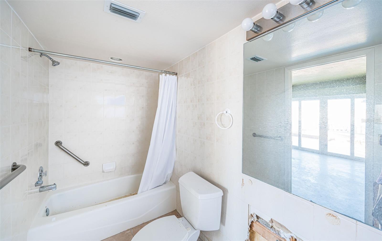 Image 26 of 71 For 30 Dolphin Drive