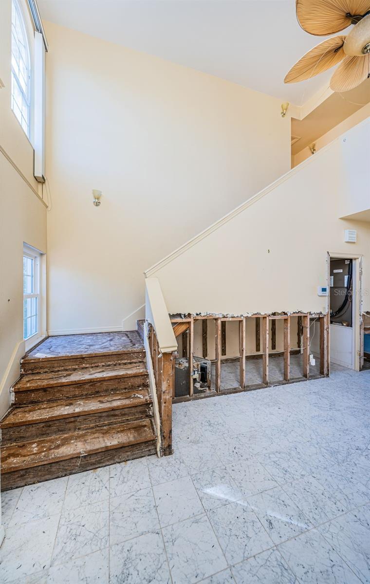 Image 30 of 71 For 30 Dolphin Drive