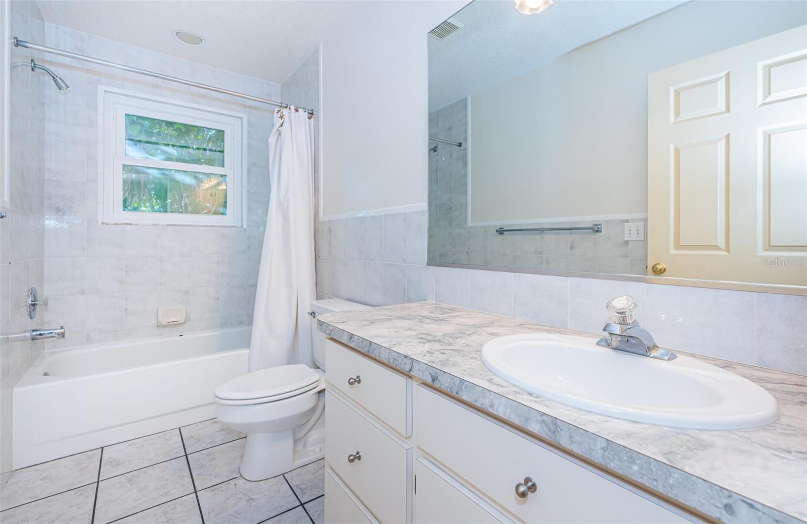 Image 34 of 71 For 30 Dolphin Drive