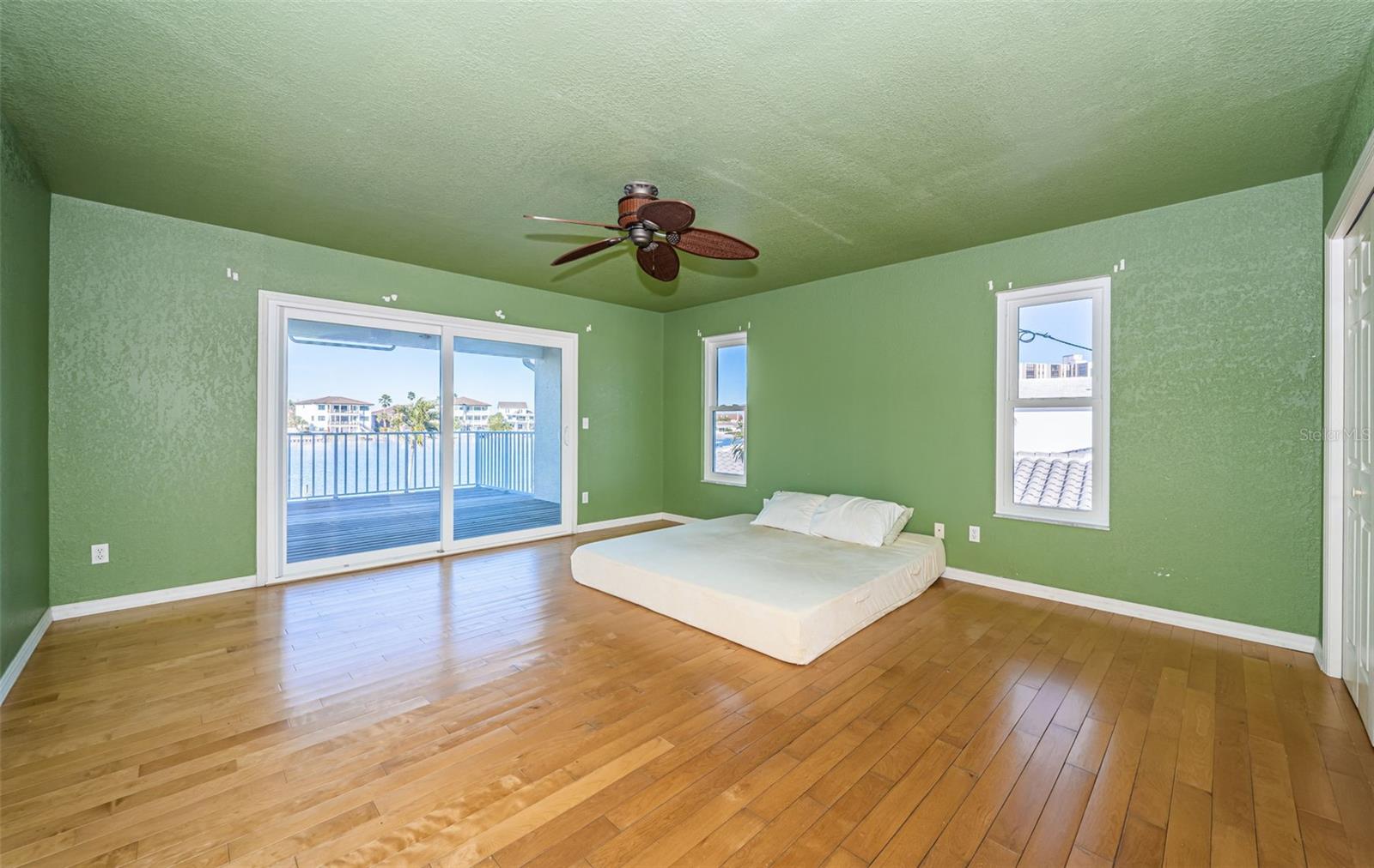 Image 35 of 71 For 30 Dolphin Drive