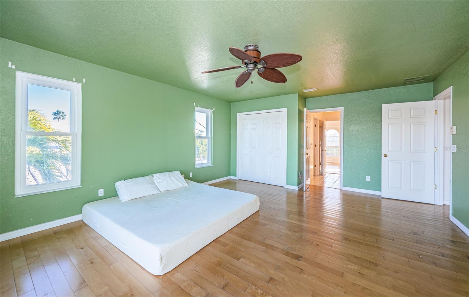 Image 38 of 71 For 30 Dolphin Drive