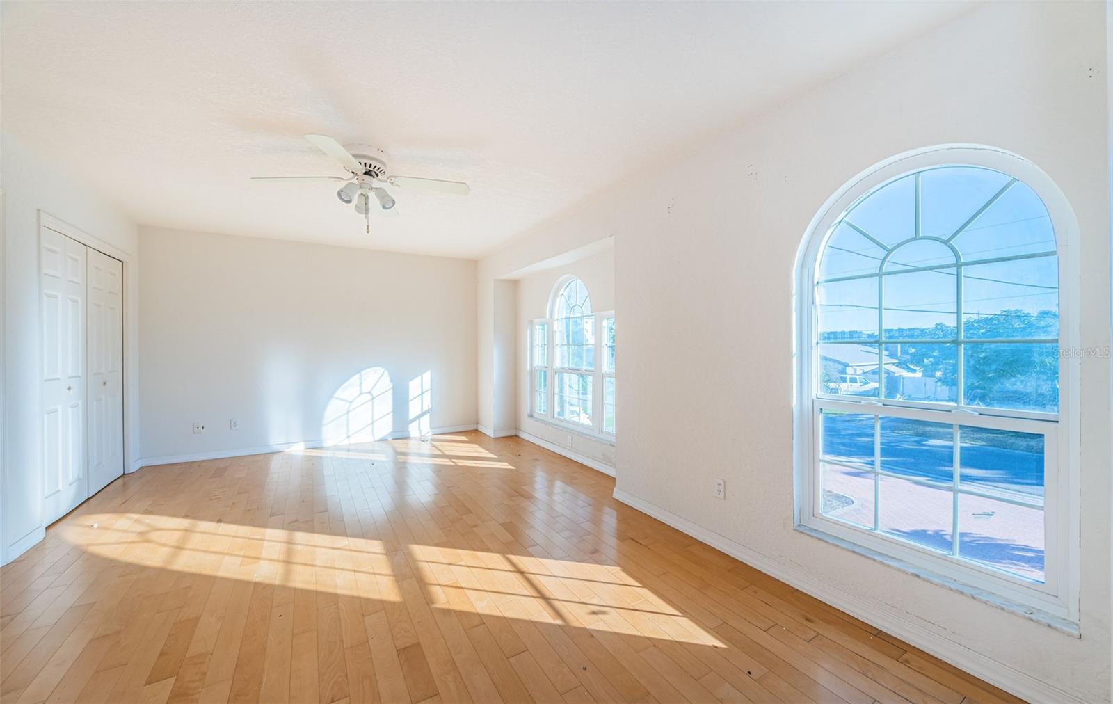 Image 42 of 71 For 30 Dolphin Drive