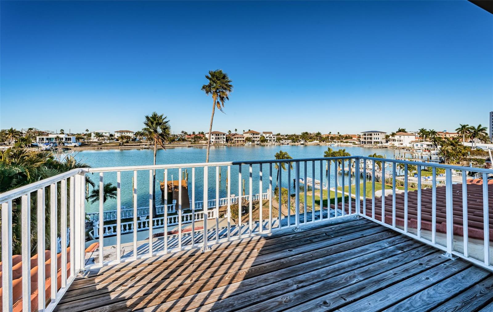 Image 54 of 71 For 30 Dolphin Drive