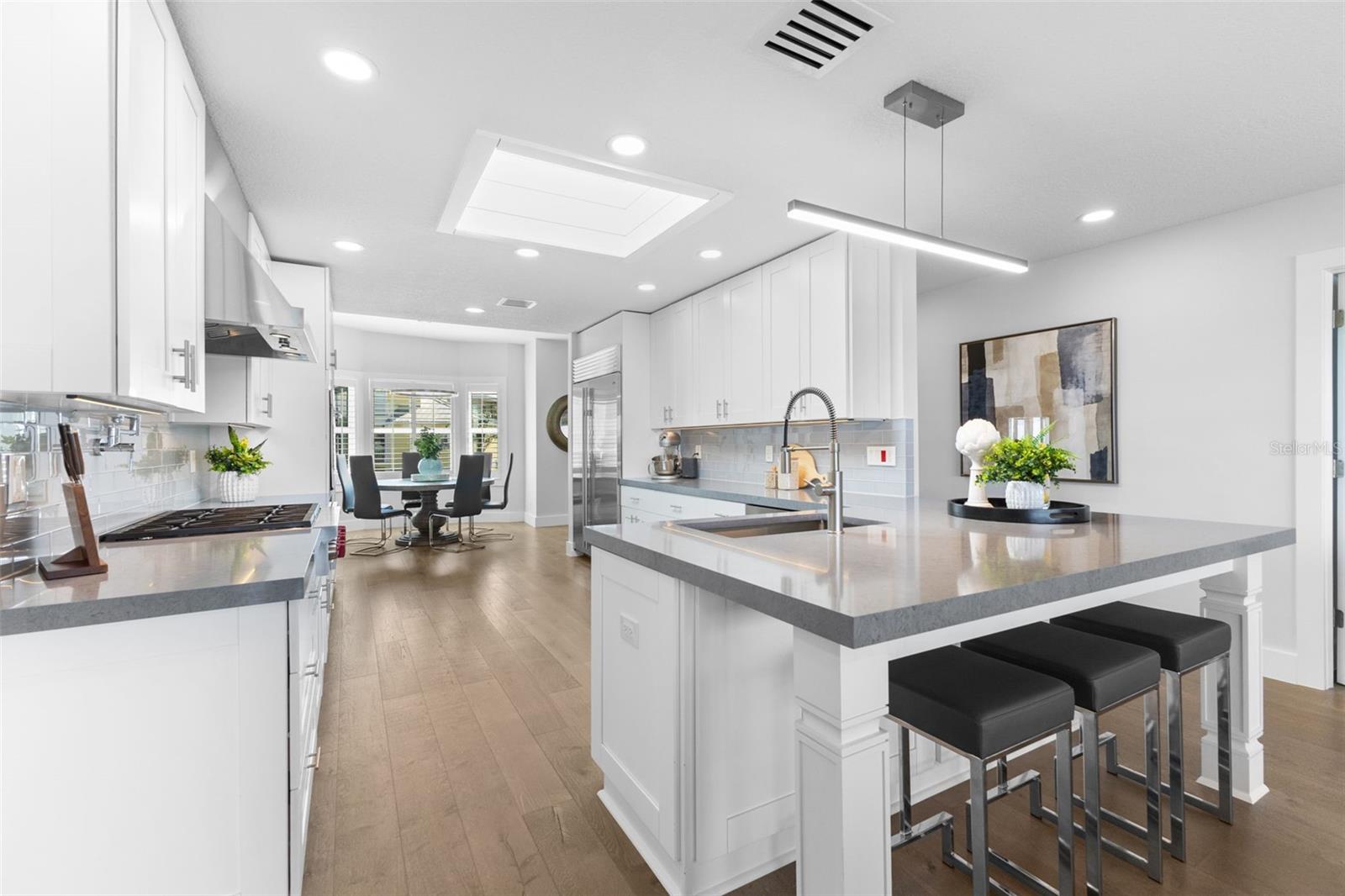 Listing photo id 9 for 850 Bay Point Drive