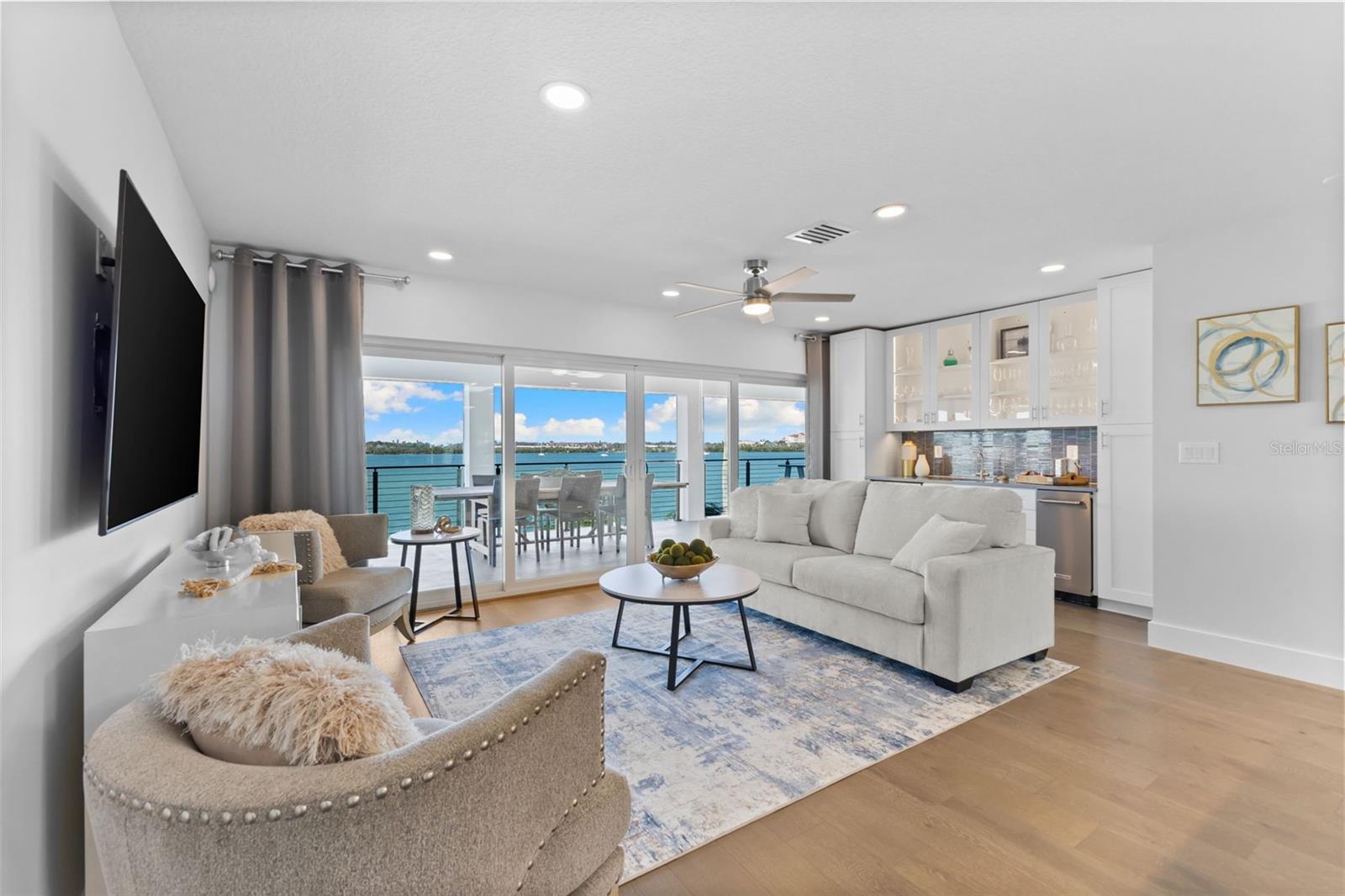 Listing photo id 12 for 850 Bay Point Drive