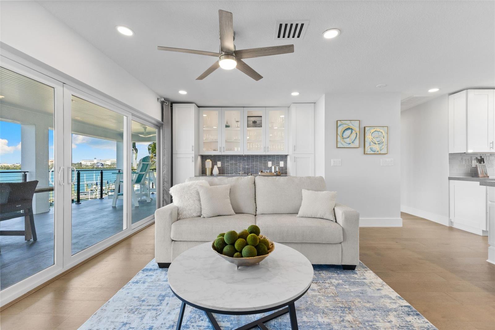 Listing photo id 14 for 850 Bay Point Drive