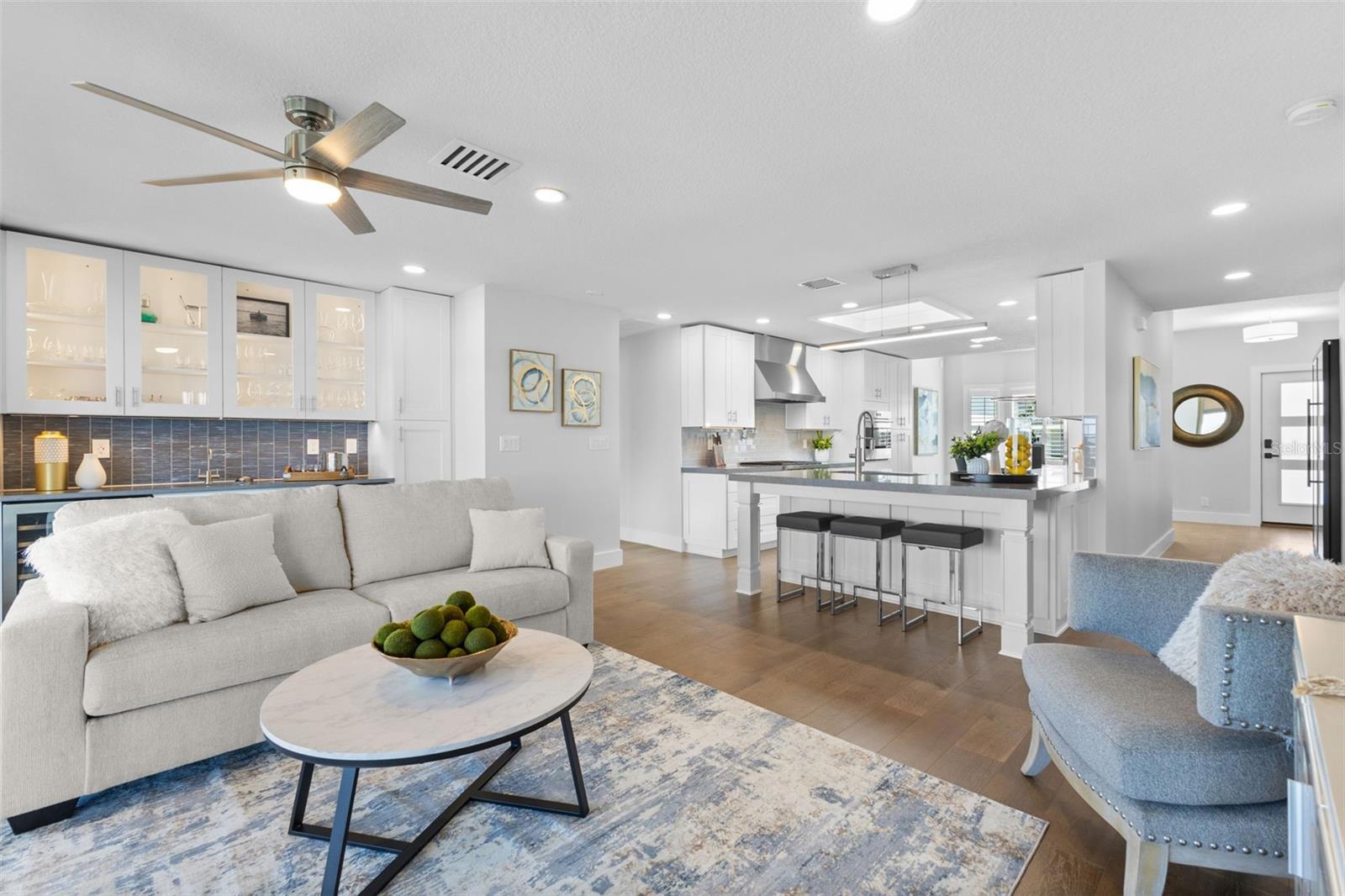 Listing photo id 18 for 850 Bay Point Drive