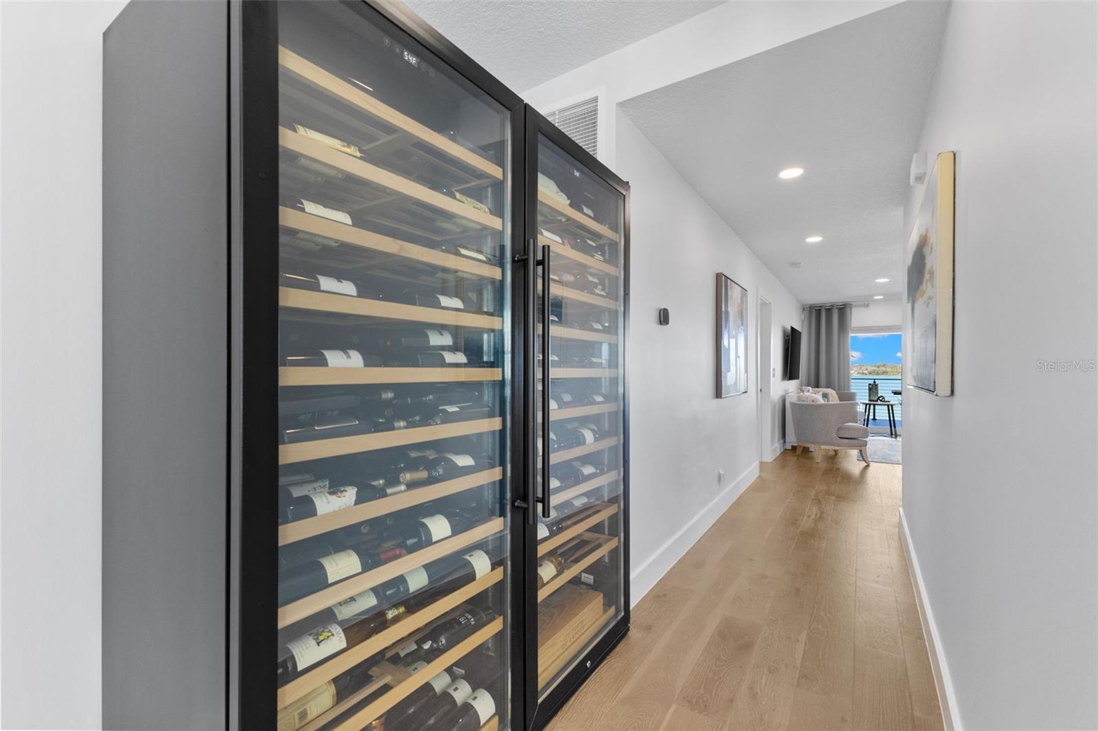 Listing photo id 19 for 850 Bay Point Drive