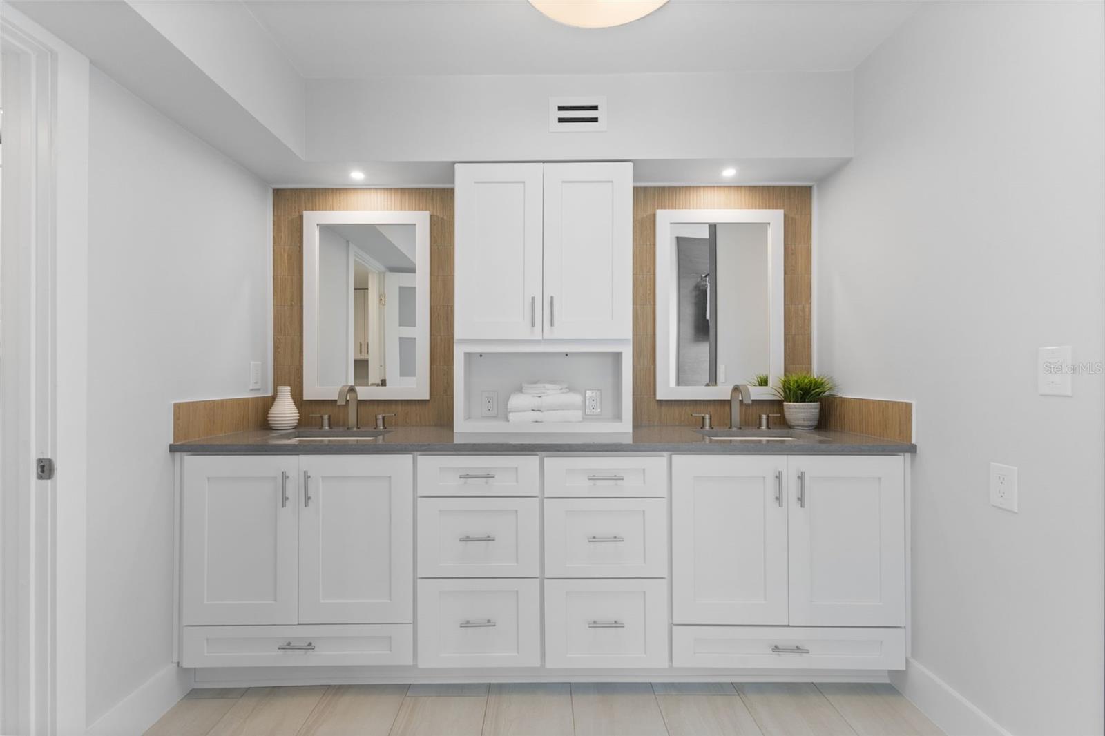 Listing photo id 22 for 850 Bay Point Drive