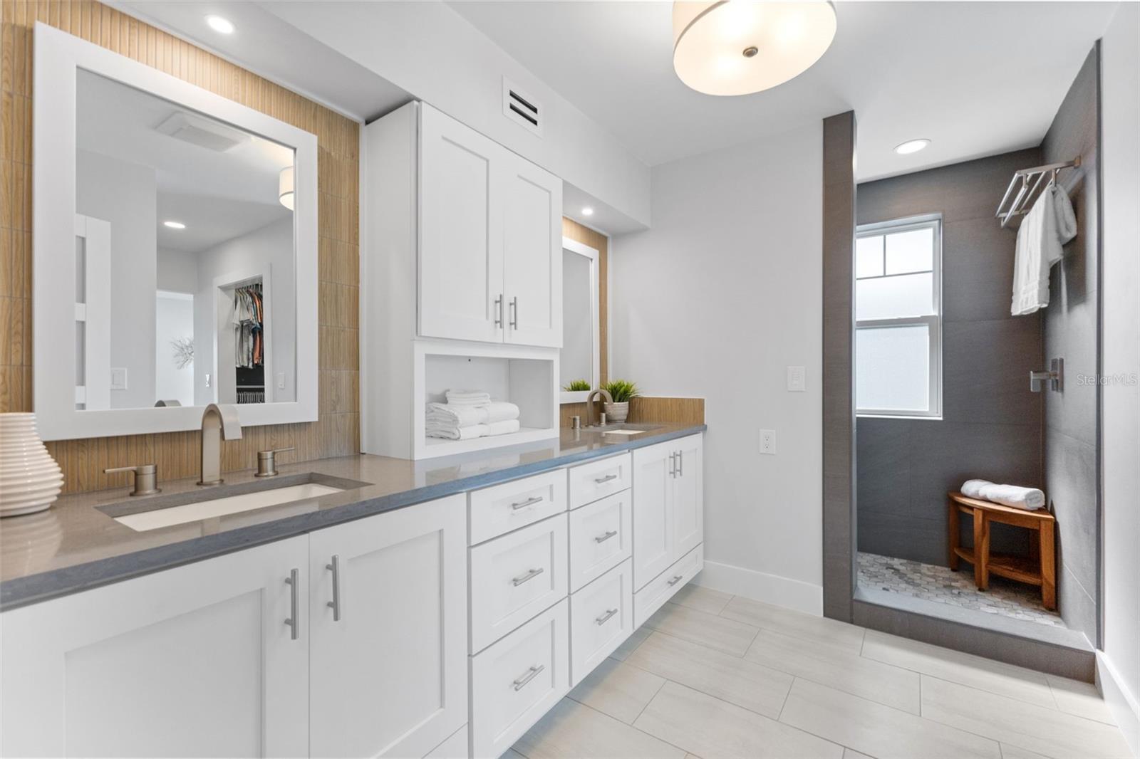 Listing photo id 23 for 850 Bay Point Drive