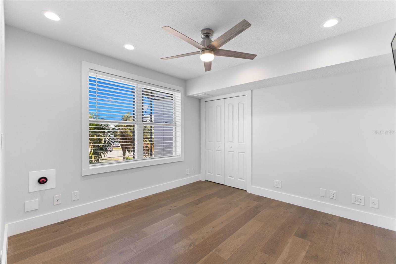 Listing photo id 30 for 850 Bay Point Drive