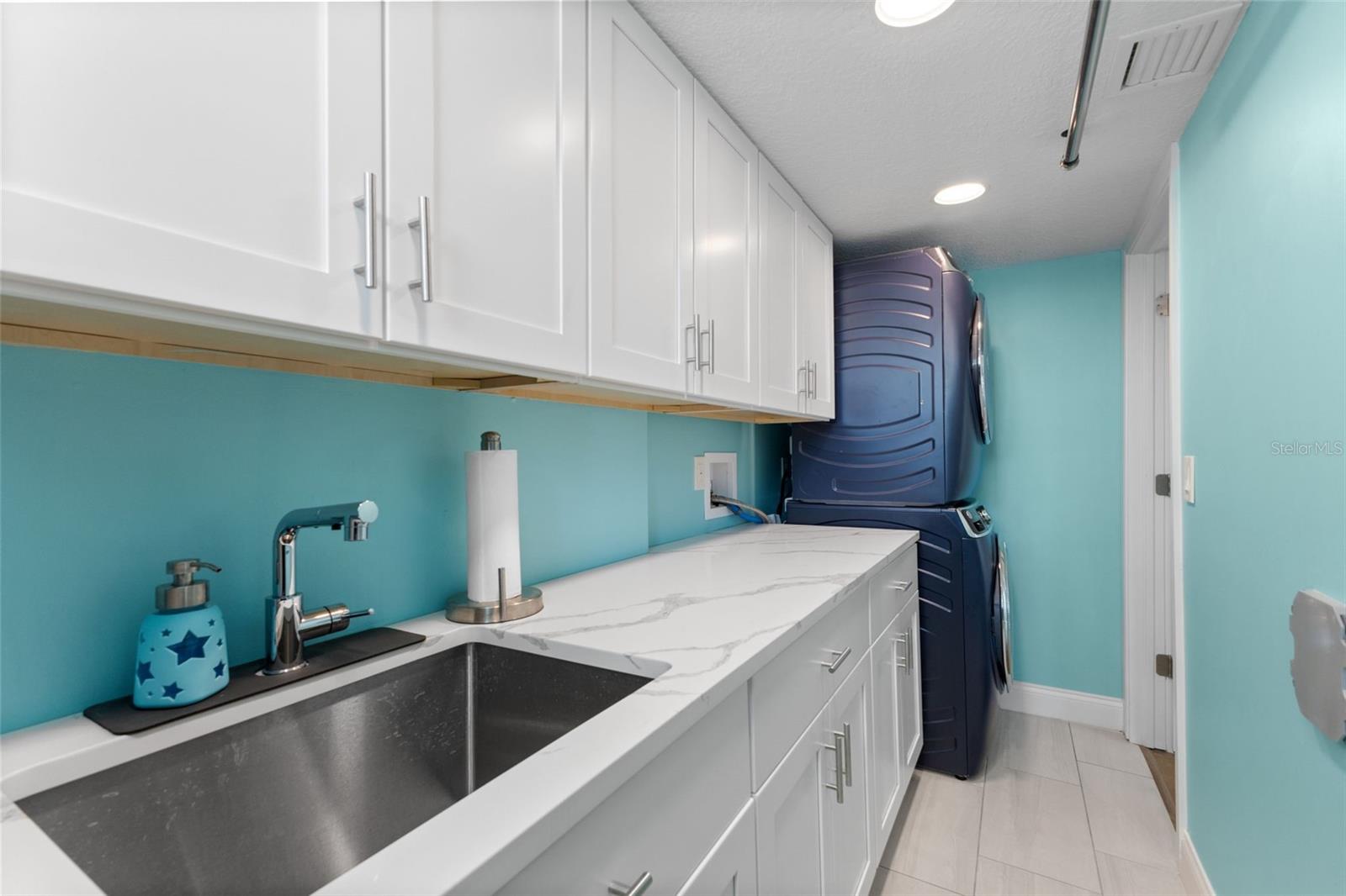 Listing photo id 42 for 850 Bay Point Drive