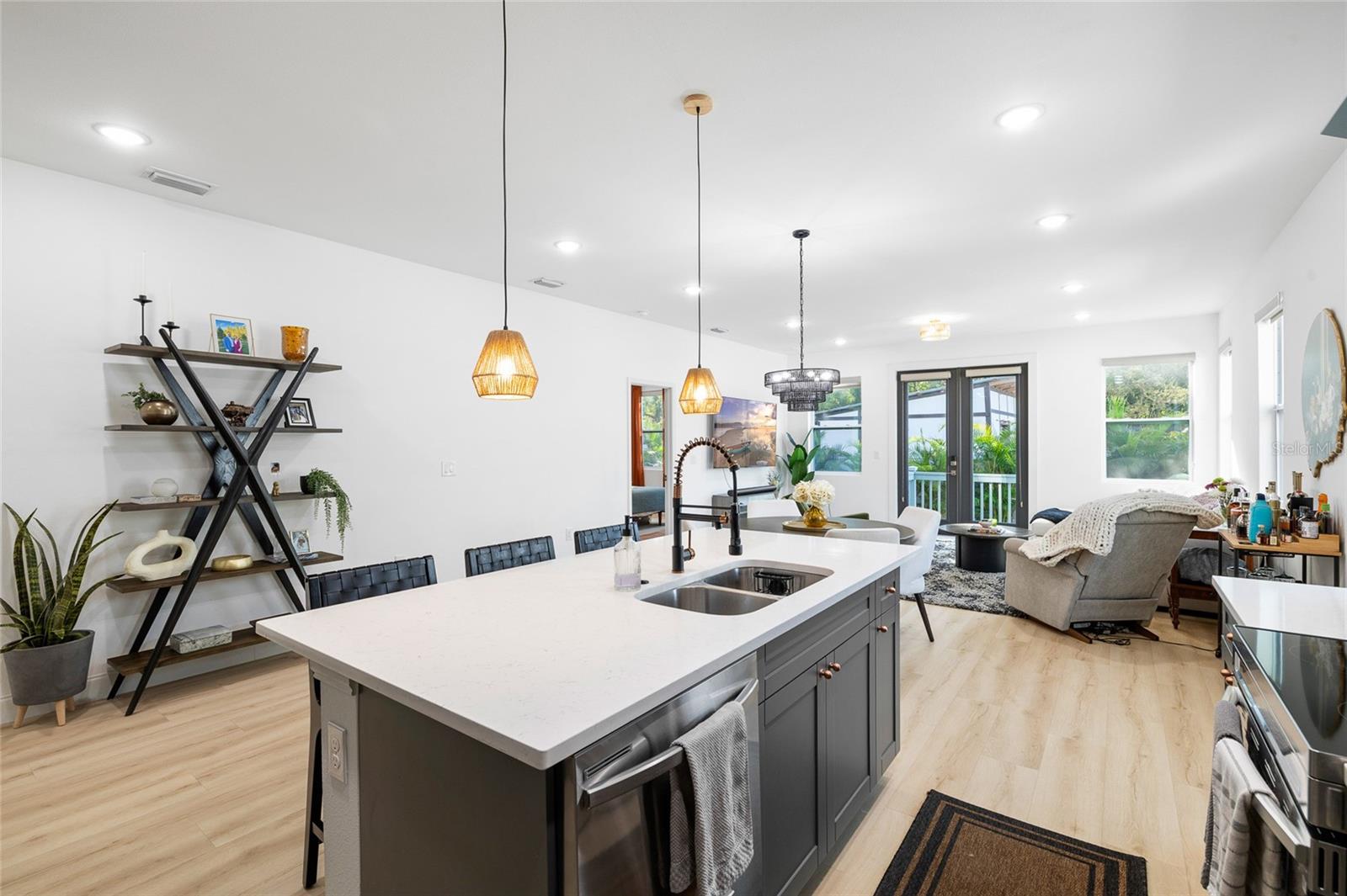 Image 11 of 33 For 6103 River Terrace